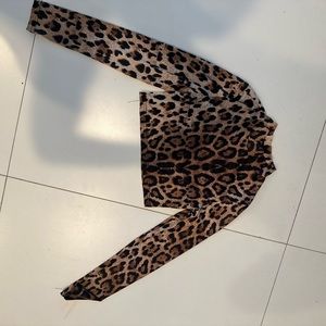 Cropped cheetah print top
